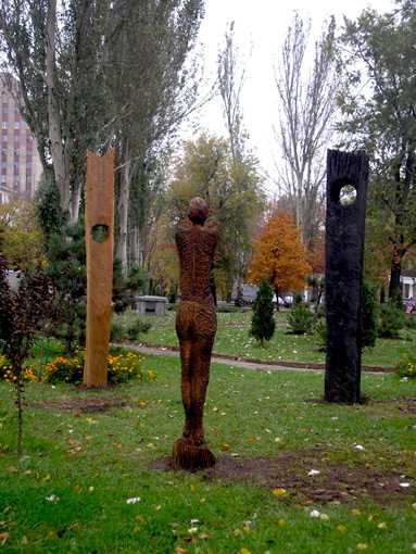 Skulptur Dialog Black + White Donezk Ukraine