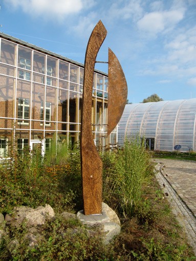 Holzskulptur Sonnensegel, Wietow - SolarZentrum