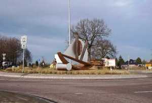 Kreisverkehr Skulptur Schiff Grünewalde